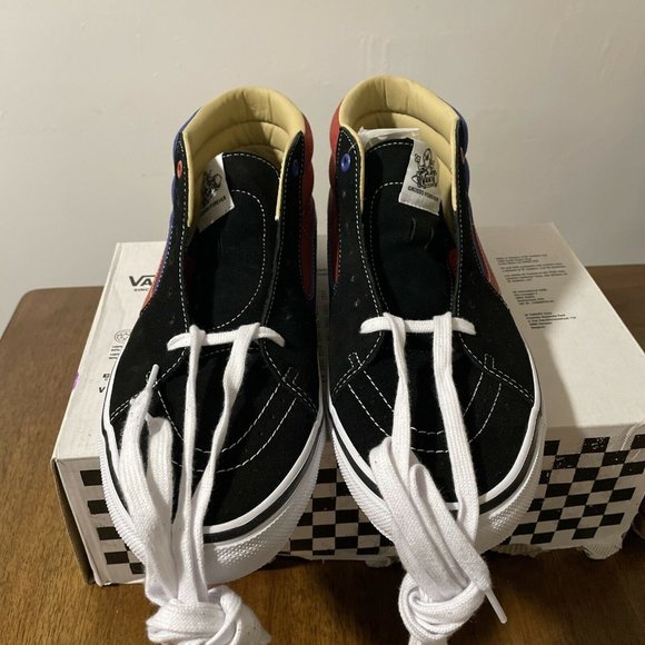 Athletic_Shoes